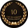 Wzór: Przypinka 10 Lat po Szkole – napis 10 lat po szkole i pole nazwa szkoły na eleganckiej grafice