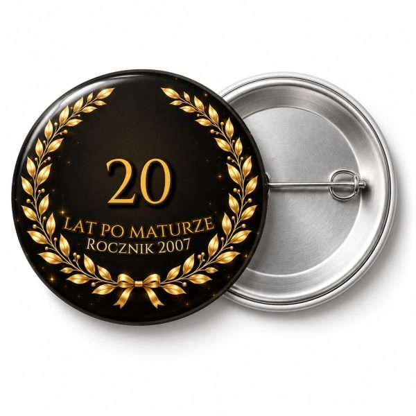 Przypinka 20 Lat po Maturze: przypinka na spotkanie klasowe z napisem 20 lat po maturze oraz polem rocznik (np. Rocznik 2007) – przód i aluminiowy tył z agrafką