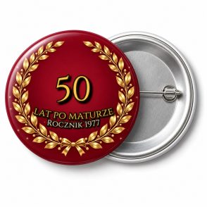 Przypinka 50 Lat po Maturze: przypinka na spotkanie klasowe z napisem 50 lat po maturze oraz polem rocznik (np. Rocznik 1977) – przód i aluminiowy tył z agrafką
