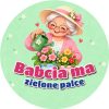 Wzór: Przypinka Babcia Ma Zielone Palce – pastelowa grafika z napisem Babcia ma zielone palce