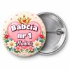 Przypinka Babcia Numer Jeden: przypinka na Dzień Babci i Dziadka z napisem Babcia nr 1 oraz polem imię (np. Halina) – przód i aluminiowy tył z agrafką