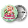 Przypinka Babcia Ogrodniczka: przypinka na Dzień Babci i Dziadka z napisem Babcia Ogrodniczka oraz polem imię (np. Irena) – przód i aluminiowy tył z agrafką