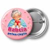Przypinka Babcia Pełna Ciepła: przypinka na Dzień Babci i Dziadka z napisem Babcia pełna ciepła – przód i aluminiowy tył z agrafką
