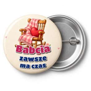 Przypinka Babcia Zawsze Ma Czas: przypinka na Dzień Babci i Dziadka z napisem Babcia zawsze ma czas – przód i aluminiowy tył z agrafką
