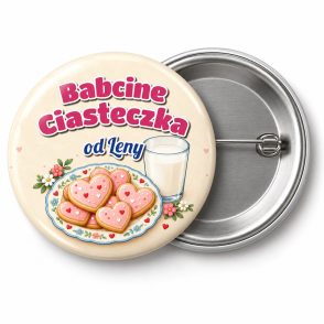 Przypinka Babcine Ciasteczka: przypinka na Dzień Babci i Dziadka z napisem Babcine Ciasteczka oraz polem od kogo (np. od Leny) – przód i aluminiowy tył z agrafką