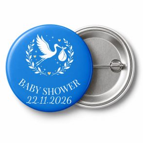 Przypinka Baby Shower Bocian Niebieski: kolorowa przypinka na baby shower z napisem BABY SHOWER oraz polem data (np. 22.11.2026) – przód i aluminiowy tył z agrafką