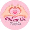 Wzór: Przypinka Badam Się Imię Serduszko – napis Badam się i pole imię