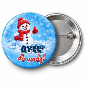 Przypinka Byle do Wody: przypinka dla morsów z napisem Byle do wody! – przód i aluminiowy tył z agrafką