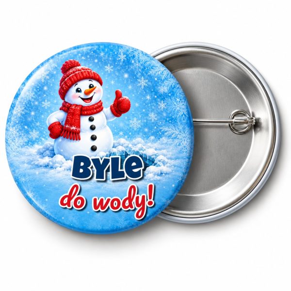 Przypinka Byle do Wody: przypinka dla morsów z napisem Byle do wody! – przód i aluminiowy tył z agrafką