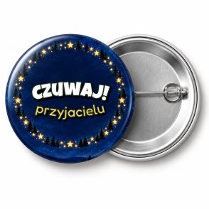 Przypinka Czuwaj Przyjacielu Pierścień Gwiazd: przypinka na Dzień Myśli Braterskiej z napisem Czuwaj! przyjacielu – przód i aluminiowy tył z agrafką
