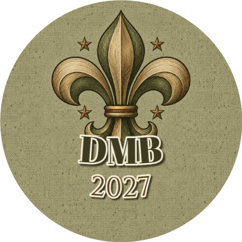 Wzór: Przypinka DMB 2027 Lilijka – napis DMB i pole rok