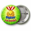 Przypinka Dyżur na Medal: przypinka dla dyżurnego z napisem Dyżur na medal – przód i aluminiowy tył z agrafką