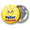 Przypinka Dyżur Szkolny Żarówka: przypinka dla dyżurnego z napisem Dyżur szkolny – przód i aluminiowy tył z agrafką