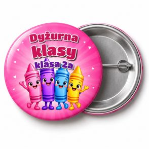 Przypinka Dyżurna Klasy z Kredkami: przypinka dla dyżurnego z napisem Dyżurna klasy oraz polem klasa (np. klasa 2a) – przód i aluminiowy tył z agrafką
