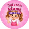 Wzór: Przypinka Dyżurna Klasy z Uczennicą – napis Dyżurna klasy i pole klasa na kolorowej grafice