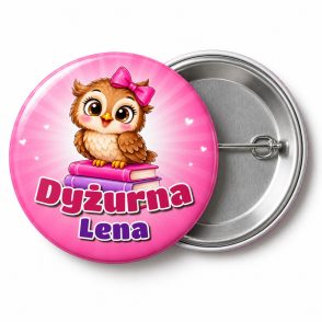 Przypinka Dyżurna Sowa na Książkach: przypinka dla dyżurnego z napisem Dyżurna oraz polem imię (np. Lena) – przód i aluminiowy tył z agrafką