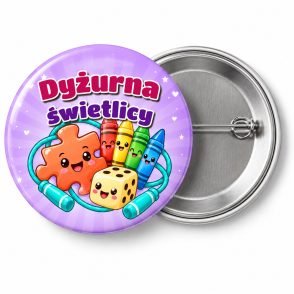 Przypinka Dyżurna Świetlicy Zabawki: przypinka dla dyżurnego z napisem Dyżurna świetlicy – przód i aluminiowy tył z agrafką