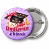 Przypinka Dyżurna z Klasą Biret: przypinka dla dyżurnego z napisem Dyżurna z klasą – przód i aluminiowy tył z agrafką