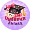 Wzór: Przypinka Dyżurna z Klasą Biret – kolorowa grafika z napisem Dyżurna z klasą
