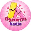 Wzór: Przypinka Dyżurna z Linijką – napis Dyżurna i pole imię na kolorowej grafice
