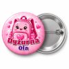 Przypinka Dyżurna z Plecakiem: przypinka dla dyżurnego z napisem Dyżurna oraz polem imię (np. Ola) – przód i aluminiowy tył z agrafką