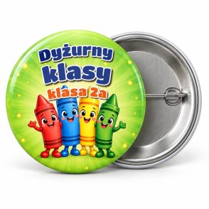 Przypinka Dyżurny Klasy z Kredkami: przypinka dla dyżurnego z napisem Dyżurny klasy oraz polem klasa (np. klasa 2a) – przód i aluminiowy tył z agrafką