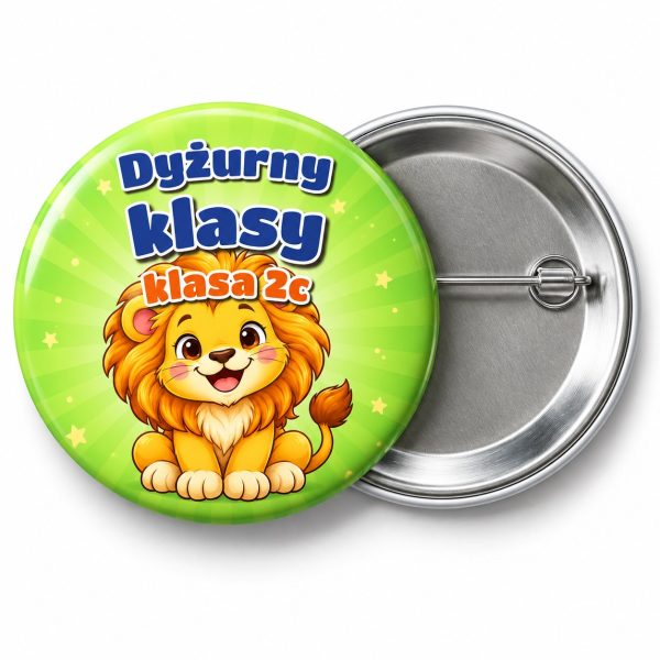 Przypinka Dyżurny Klasy z Lwem: przypinka dla dyżurnego z napisem Dyżurny klasy oraz polem klasa (np. klasa 2c) – przód i aluminiowy tył z agrafką