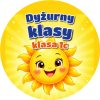 Wzór: Przypinka Dyżurny Klasy ze Słoneczkiem – napis Dyżurny klasy i pole klasa na kolorowej grafice