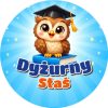 Wzór: Przypinka Dyżurny Sowa na Książkach – napis Dyżurny i pole imię na kolorowej grafice