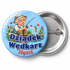 Przypinka Dziadek Wędkarz z Imieniem: przypinka na Dzień Babci i Dziadka z napisem Dziadek Wędkarz oraz polem imię (np. Zbyszek) – przód i aluminiowy tył z agrafką