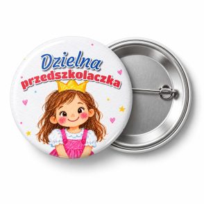 Przypinka Dzielna Przedszkolaczka Kredkowa Księżniczka: przypinka na pasowanie na przedszkolaka z napisem Dzielna przedszkolaczka – przód i aluminiowy tył z agrafką