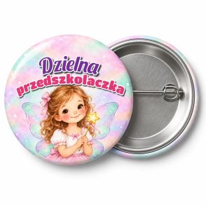 Przypinka Dzielna Przedszkolaczka Mała Wróżka: przypinka na pasowanie na przedszkolaka z napisem Dzielna przedszkolaczka – przód i aluminiowy tył z agrafką