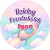 Wzór: Przypinka Dzielny Przedszkolak z Imieniem Rakieta w Chmurkach – napis Dzielny Przedszkolak i pole imię