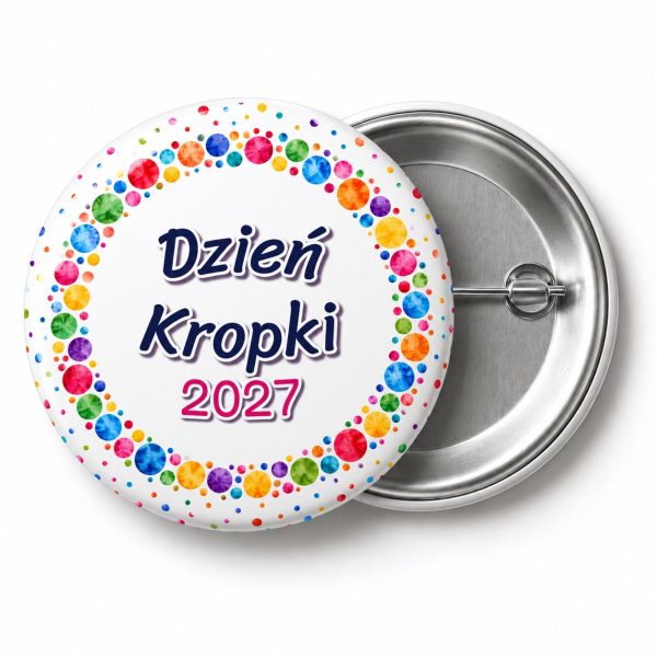 Przypinka Dzień Kropki 2027 Wianek z Kropek: przypinka na Dzień Kropki z napisem Dzień Kropki oraz polem rok (np. 2027) – przód i aluminiowy tył z agrafką