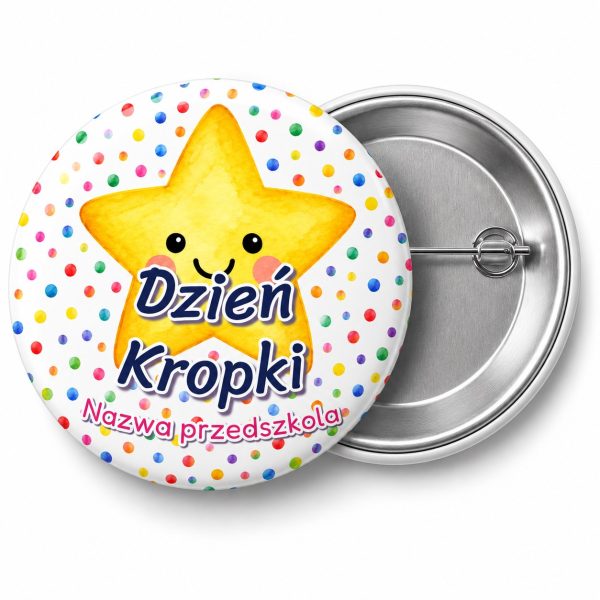 Przypinka Dzień Kropki Przedszkole Gwiazdka: przypinka na Dzień Kropki z napisem Dzień Kropki oraz polem nazwa przedszkola (np. Nazwa przedszkola) – przód i aluminiowy tył z agrafką