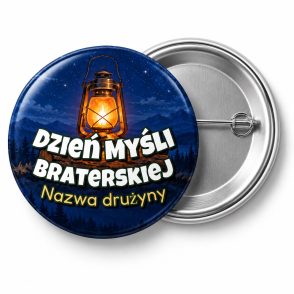 Przypinka Dzień Myśli Braterskiej Drużyna Latarnia: przypinka na Dzień Myśli Braterskiej z napisem Dzień Myśli Braterskiej oraz polem nazwa drużyny (np. Nazwa drużyny) – przód i aluminiowy tył z agrafką