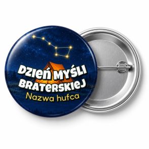 Przypinka Dzień Myśli Braterskiej Hufiec Gwiazdy: przypinka na Dzień Myśli Braterskiej z napisem Dzień Myśli Braterskiej oraz polem nazwa hufca (np. Nazwa hufca) – przód i aluminiowy tył z agrafką