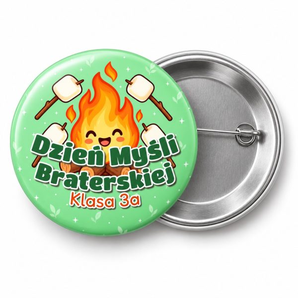 Przypinka Dzień Myśli Braterskiej Klasa Ognisko: przypinka na Dzień Myśli Braterskiej z napisem Dzień Myśli Braterskiej oraz polem klasa (np. Klasa 3a) – przód i aluminiowy tył z agrafką