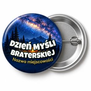Przypinka Dzień Myśli Braterskiej Miejscowość Droga Mleczna: przypinka na Dzień Myśli Braterskiej z napisem Dzień Myśli Braterskiej oraz polem miejscowość (np. Nazwa miejscowości) – przód i aluminiowy tył z agrafką
