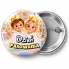 Przypinka Dzień Pasowania Dzieci w Koronach: przypinka na pasowanie na przedszkolaka z napisem Dzień pasowania – przód i aluminiowy tył z agrafką