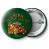 Przypinka Ekipa Pana Młodego z Imieniem Whisky i Żetony: przypinka na wieczór kawalerski z napisem Ekipa Pana Młodego oraz polem imię pana młodego (np. Adam) – przód i aluminiowy tył z agrafką