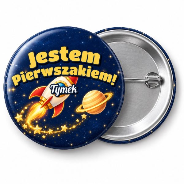 Przypinka Jestem Pierwszakiem z Imieniem Rakieta w Kosmosie: przypinka na pasowanie pierwszoklasisty z napisem Jestem Pierwszakiem! oraz polem imię (np. Tymek) – przód i aluminiowy tył z agrafką