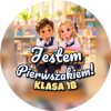 Wzór: Przypinka Jestem Pierwszakiem z Nazwą Klasy Ławka Szkolna – napis Jestem Pierwszakiem! i pole klasa