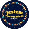 Wzór: Przypinka Jestem Pierwszakiem z Rokiem Szkolnym Pierścień Gwiazd – napis Jestem Pierwszakiem! i pole rok szkolny