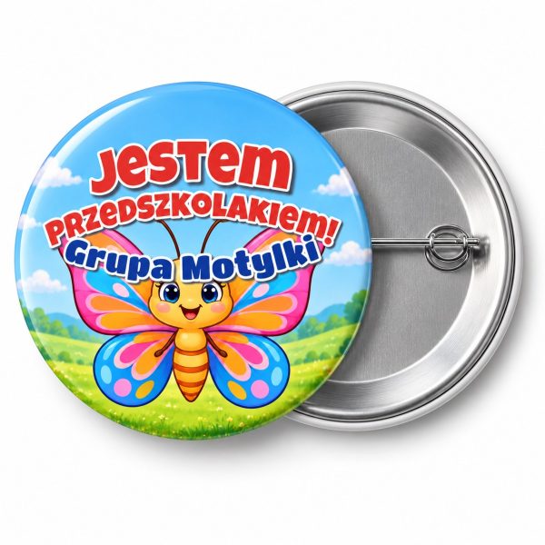 Przypinka Jestem Przedszkolakiem Grupa Motylki: przypinka na pasowanie na przedszkolaka z napisem Jestem Przedszkolakiem! oraz polem grupa (np. Grupa Motylki) – przód i aluminiowy tył z agrafką