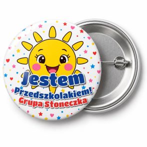 Przypinka Jestem Przedszkolakiem Grupa Słoneczka: przypinka na pasowanie na przedszkolaka z napisem Jestem Przedszkolakiem! oraz polem grupa (np. Grupa Słoneczka) – przód i aluminiowy tył z agrafką