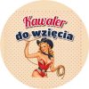 Wzór: Przypinka Kawaler do Wzięcia Pin-up z Lassem – grafika z napisem Kawaler do wzięcia