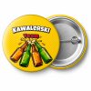 Przypinka Kawalerski Team Cztery Butelki: przypinka na wieczór kawalerski z napisem Kawalerski Team – przód i aluminiowy tył z agrafką