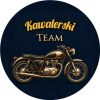 Wzór: Przypinka Kawalerski Team Motocykl Retro – grafika z napisem Kawalerski Team