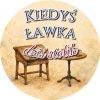 Wzór: Przypinka Kiedyś Ławka Dziś Stolik – grafika z napisem Kiedyś ławka dziś stolik
